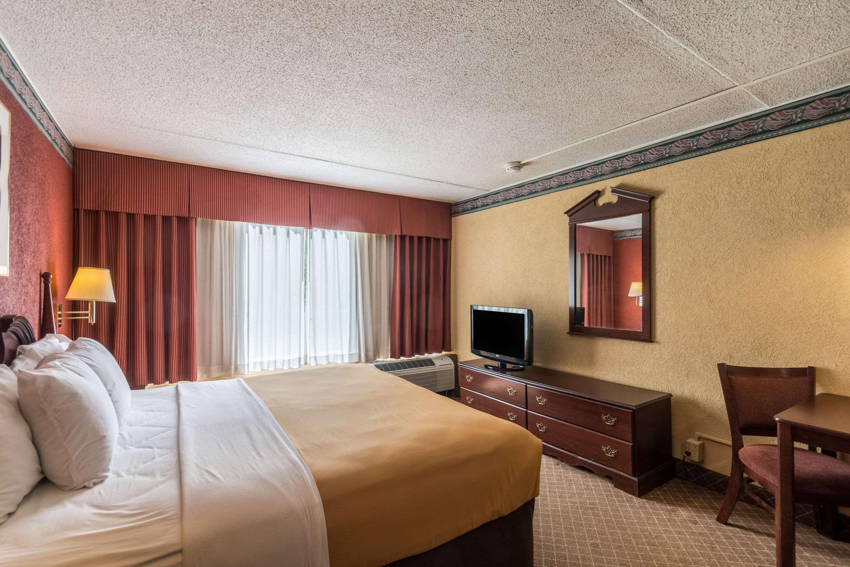 Suburban Extended Stay Hotel Fairmont Exterior foto