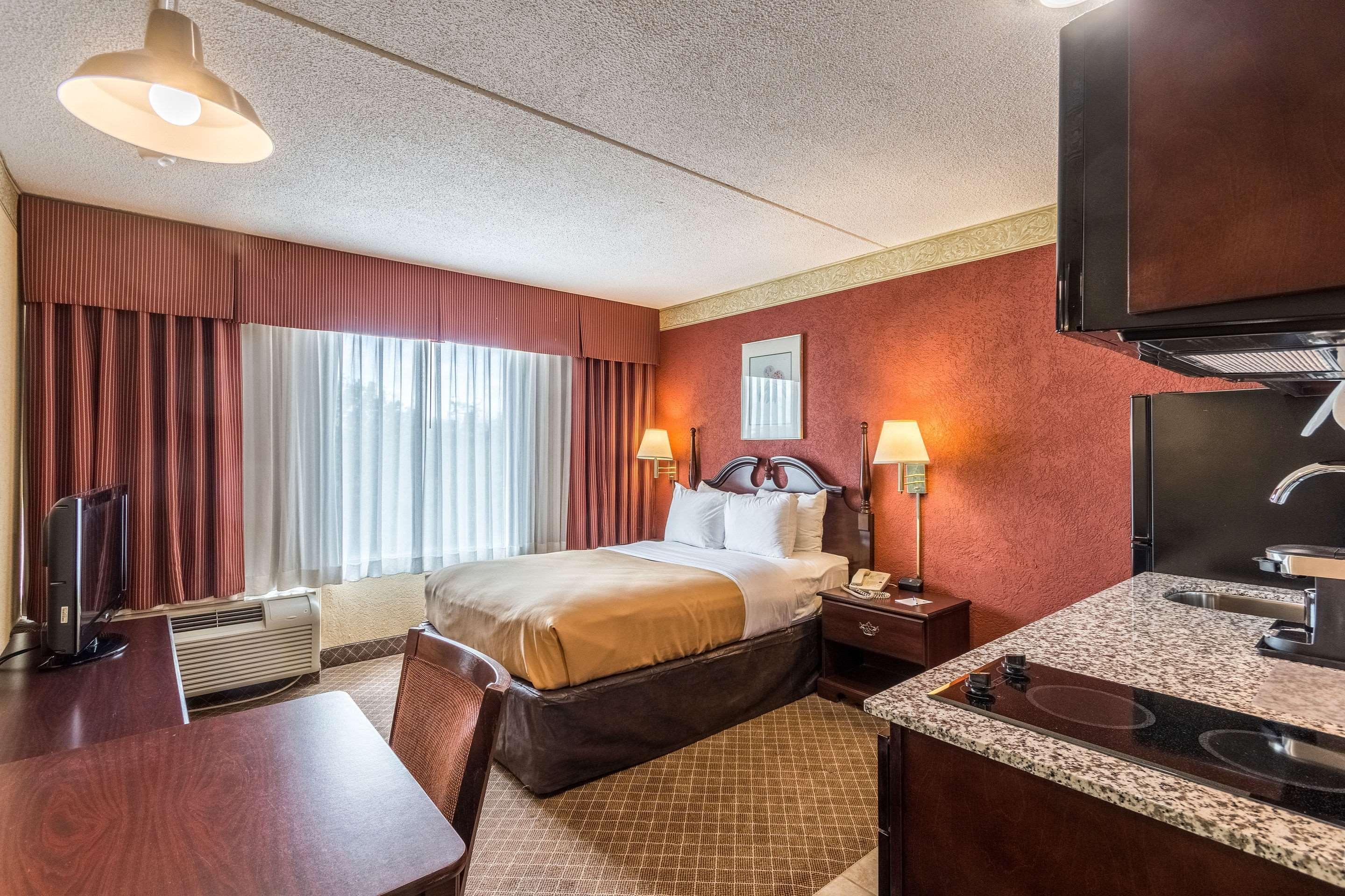 Suburban Extended Stay Hotel Fairmont Exterior foto