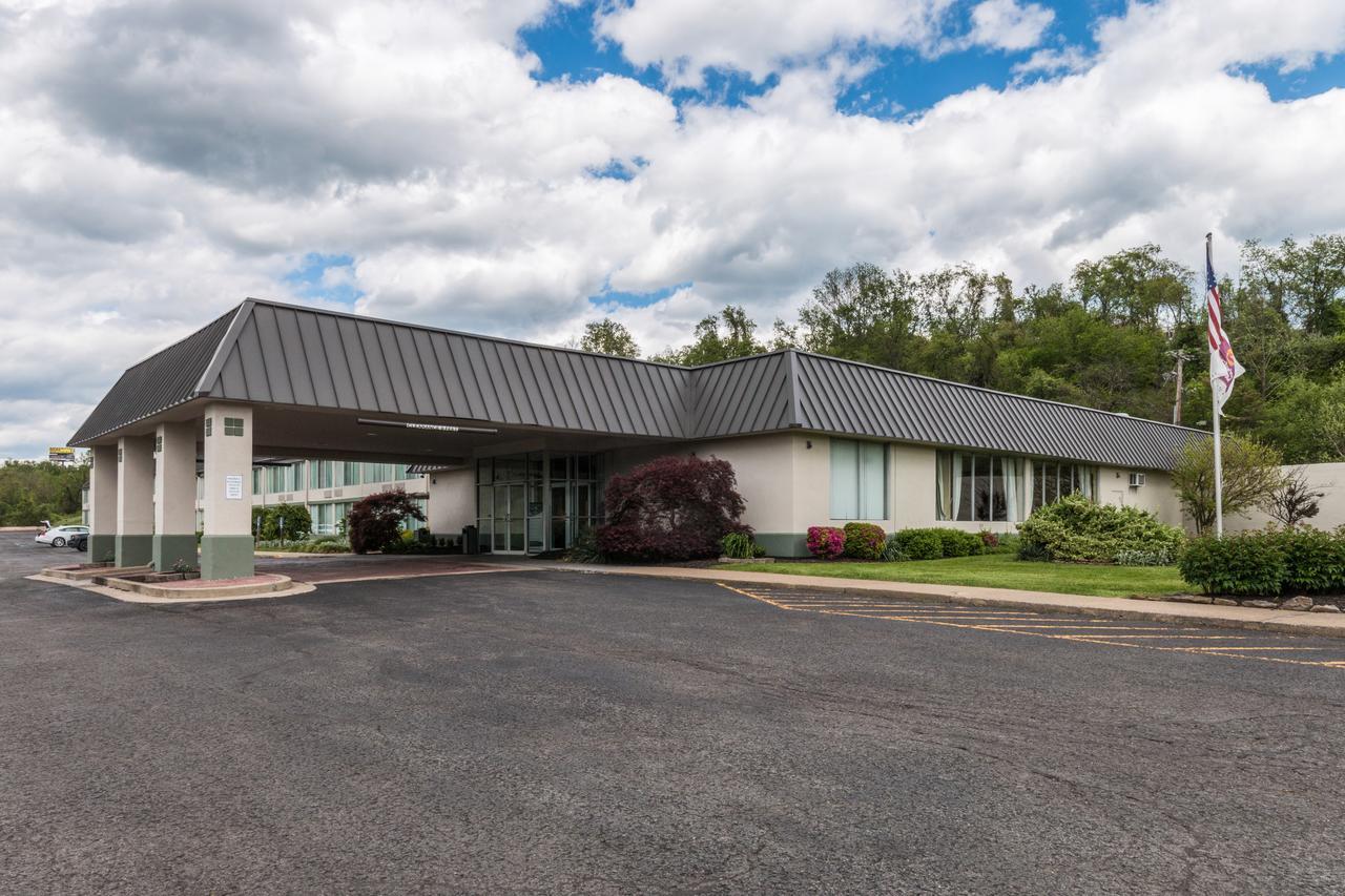 Suburban Extended Stay Hotel Fairmont Exterior foto
